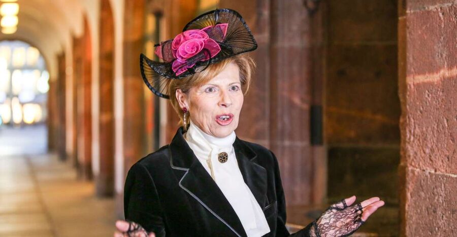1.5-Hour Historical Tour of Leipzig with Costumed Guide - Leipzig after dark, seen through three women