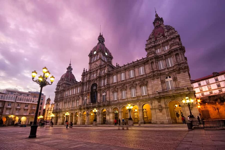 A Coruña: Historic Walking Tour Old Town and Highlights - Finishing at the Obelisk