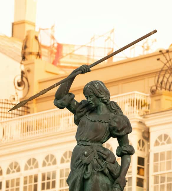 A Coruña: Historic Walking Tour Old Town and Highlights - Church of San Nicolás and the Pescadería district