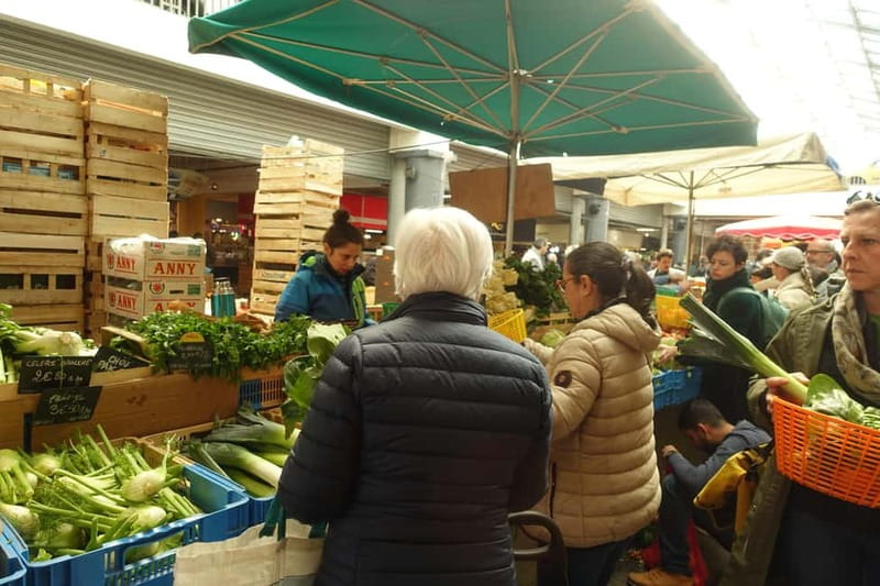 A locals's guide to Bordeaux’s historic market - How the guides shape the morning
