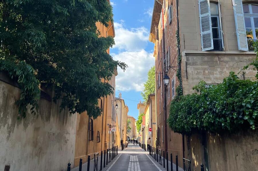 Aix-en-Provence: Between History and City Charm - Starting at La Rotonde, where modern Aix meets the old city