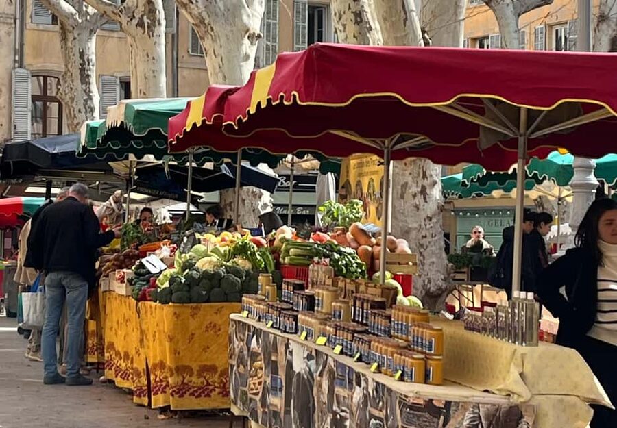 Aix-en-Provence: Between History and City Charm - Hôtel de Ville and the final approach to Saint-Sauveur