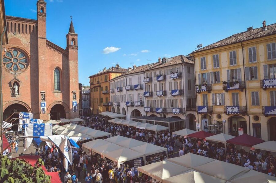 Alba: Historic Town Highlights Guided Walking Tour - Key points at a glance