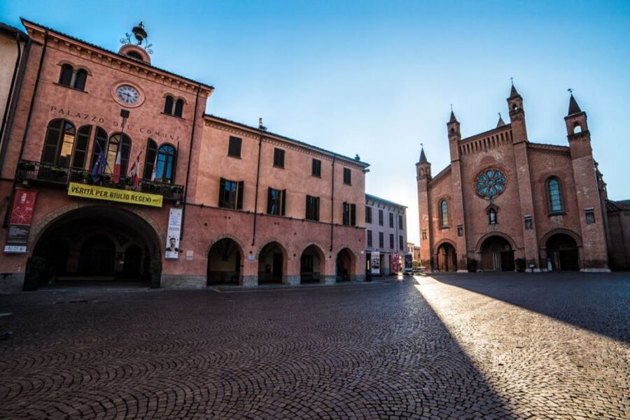 Alba: Historic Town Highlights Guided Walking Tour - What the two-hour itinerary feels like