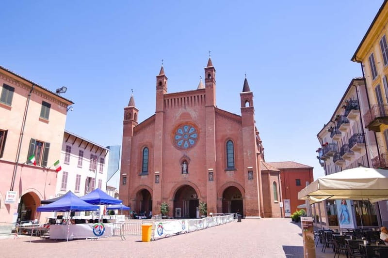 Alba: History Walking Tour and Food Tasting with a Local - Price, pace, and who gets the most value
