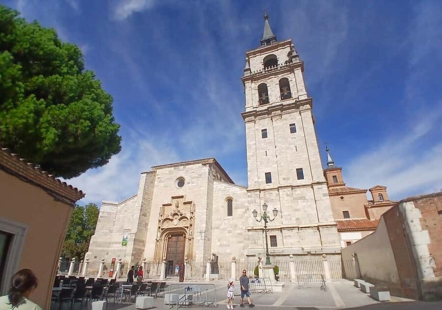 Alcalá World Heritage Tour - Cervantes Square and the Corral de Comedias