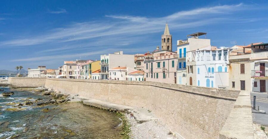 Alghero: Historic Center Walking Tour with A Local Guide - How the 90 minutes feel on the ground