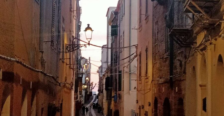 Alghero: walking tours around the ancient city - Architecture, religion, and daily traditions