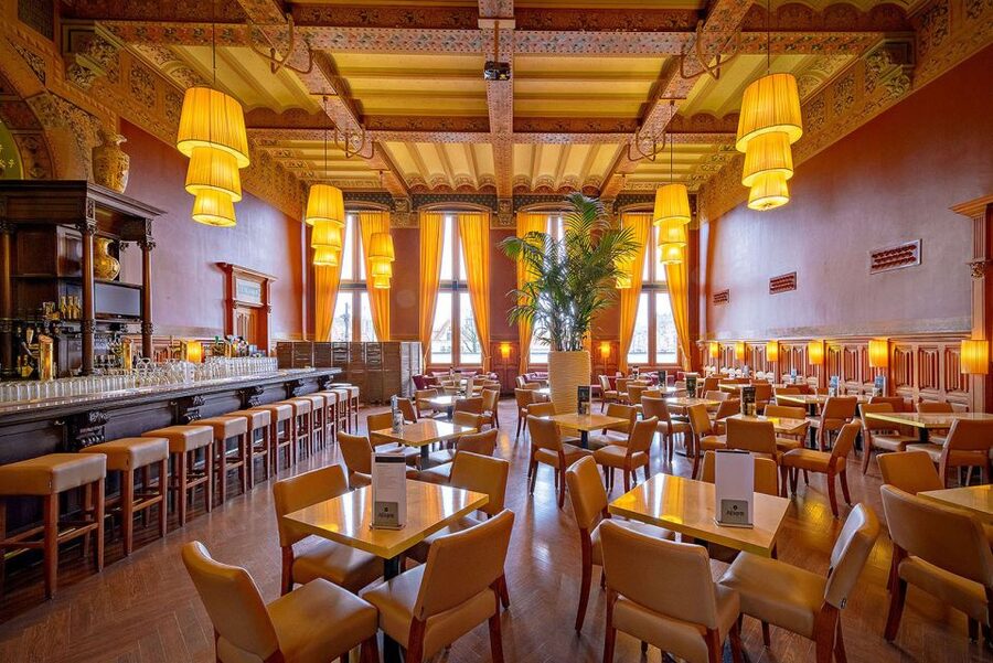 Amsterdam: 3-Course Meal in Historic 1st Class Waiting Rooms - Service, seating, and access details