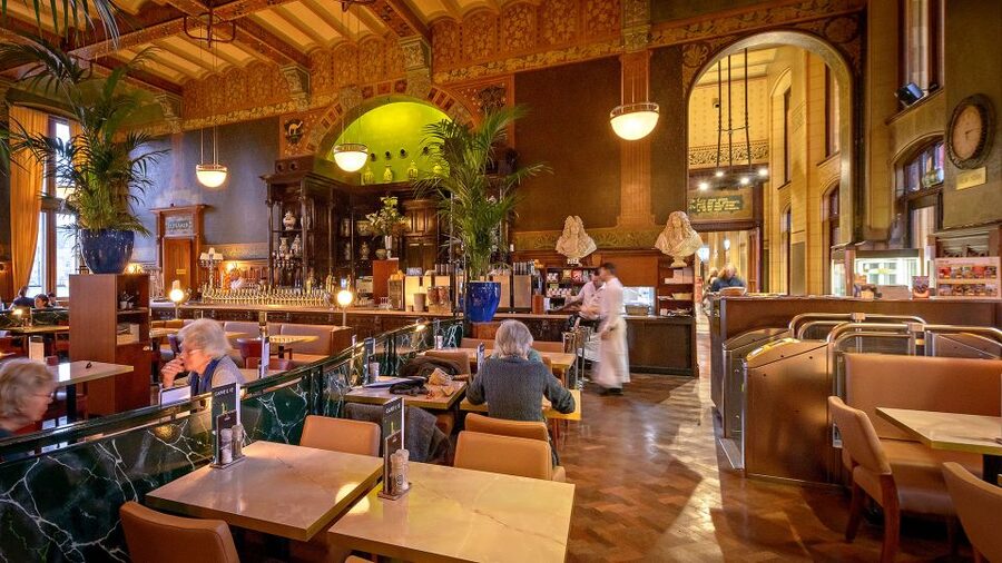 Amsterdam: 3-Course Meal in Historic 1st Class Waiting Rooms - What happens during the 2.5-hour meal