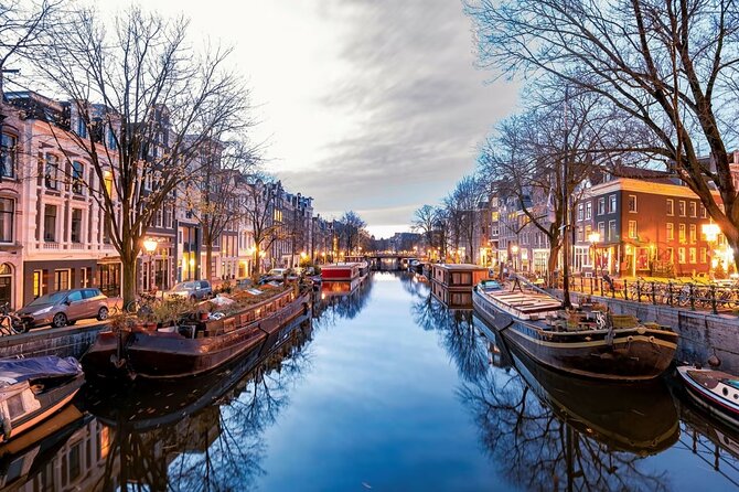 Amsterdam: Haunted History and Ghost Walking Tour - Begijnhof and the silent nun