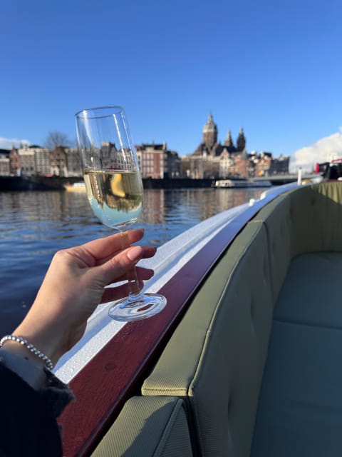 Amsterdam: Historic Boat Cruise with open bar and nibbles - Key points to know before boarding