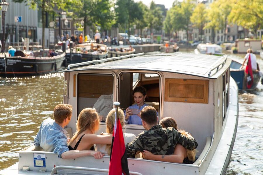 Amsterdam: Historic Boat Cruise with open bar and nibbles - Starting beside Singel at Hotel Canalview