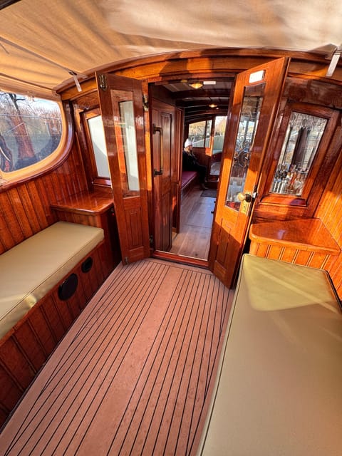 Amsterdam: Historic Boat Cruise with open bar and nibbles - Who will enjoy this Amsterdam cruise