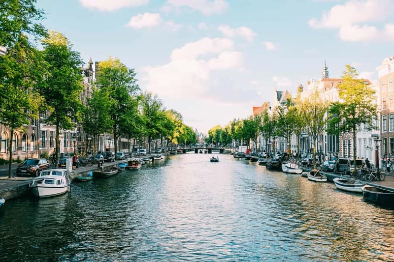 Amsterdam: Historic City Centre Canal Cruise - Commentary, languages, and the human touch