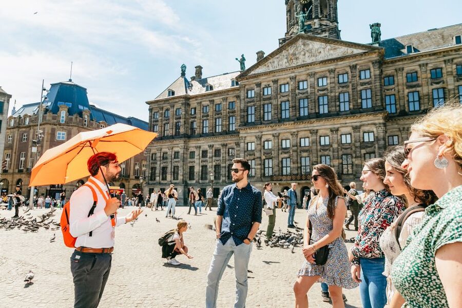 Amsterdam: Historical Highlights Walking Tour with Tasting - The Dutch tasting: a small bonus with a caveat