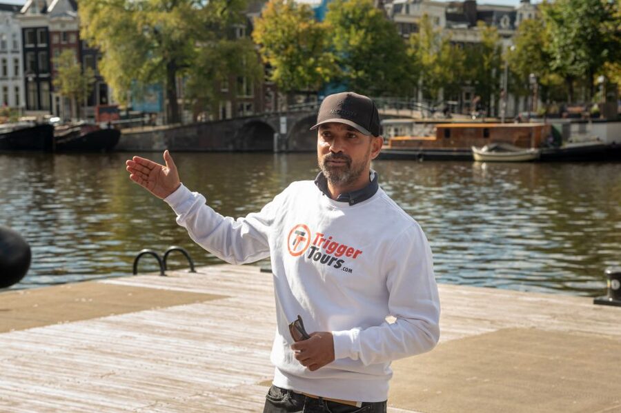 Amsterdam: Jewish Quarter and History Guided Tour - Starting beside the Amstel River