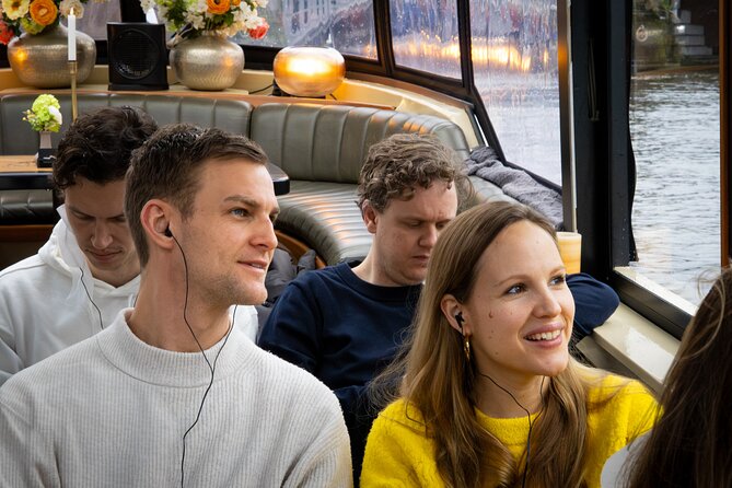Amsterdam: Luxury Canal Cruise with Historic VR Experience - Amsterdam today, then Amsterdam 400 years ago