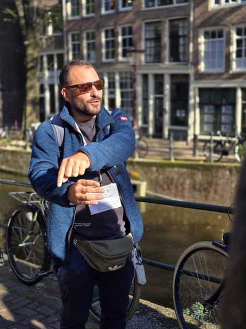 Amsterdam Walking Tour:Anne Frank, History & Liberal Culture - Starting at Kattengat and Amsterdam Centraal