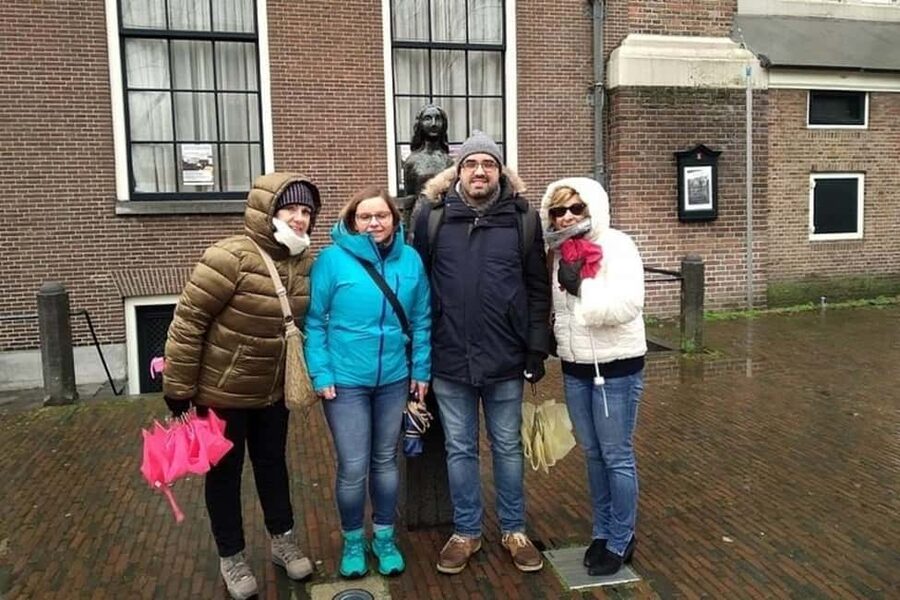 Amsterdam: Walking Tour of Historic Center - Nieuwmarkt, markets, nightlife, and old walls