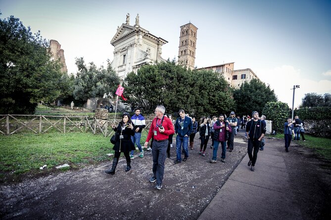 Ancient Rome Guided Walking Tour: Colosseum, Forum and Palatine - Finding the group near the Arch of Constantine