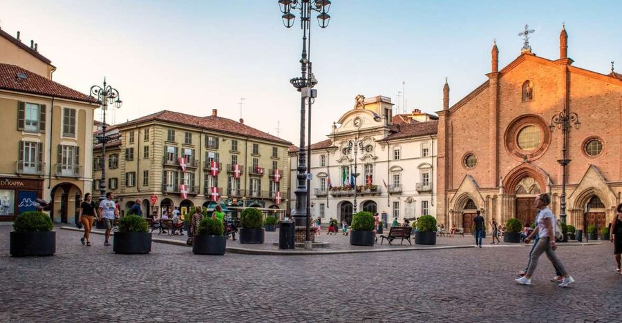 Asti Historic Town Walking Tour - Seeing Asti as a complete old town