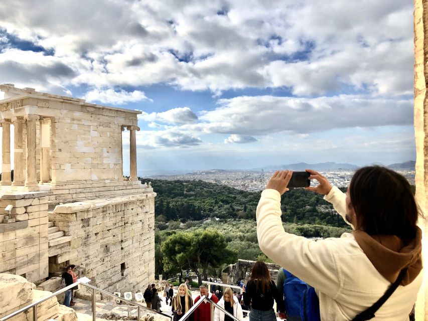Athens:Acropolis - Historical Center Walking Tour in Spanish - The Ancient Agora from the outside