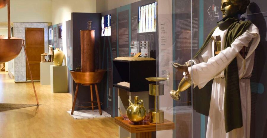 Athens: Kotsanas Ancient Greek Technology Museum Guided Tour - Entering the 700-square-meter Art Nouveau museum