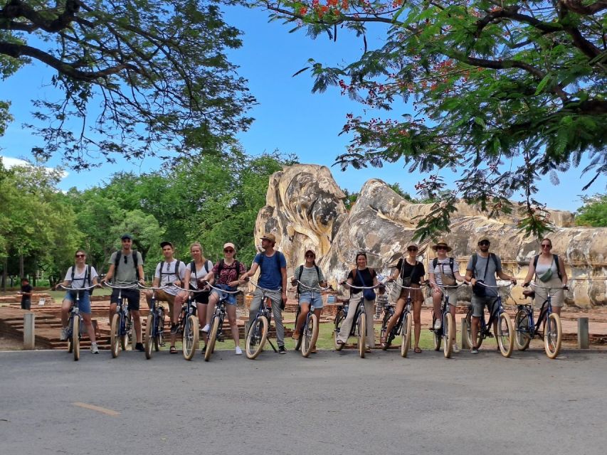 Ayutthaya City and Historical Park Bike Tour - Along the river to a palm-leaf craft community
