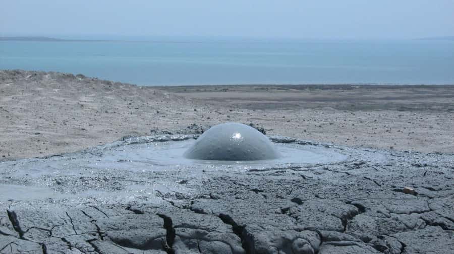 Baku: Gobustan & Absheron with Mud Volcanoes & Fire - Starting near Baku’s old walls and Bibiheybat