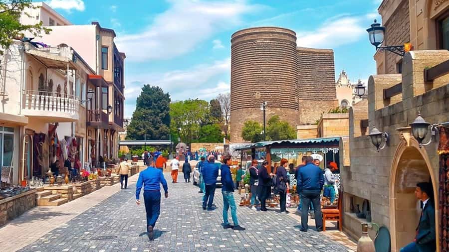 Baku: Stunning Walking Tour of Historical and Modern City - Who should book this walking tour?