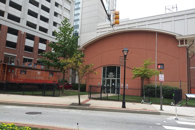 Baltimore's Historical Sightseeing Tour - How the small group affects the experience