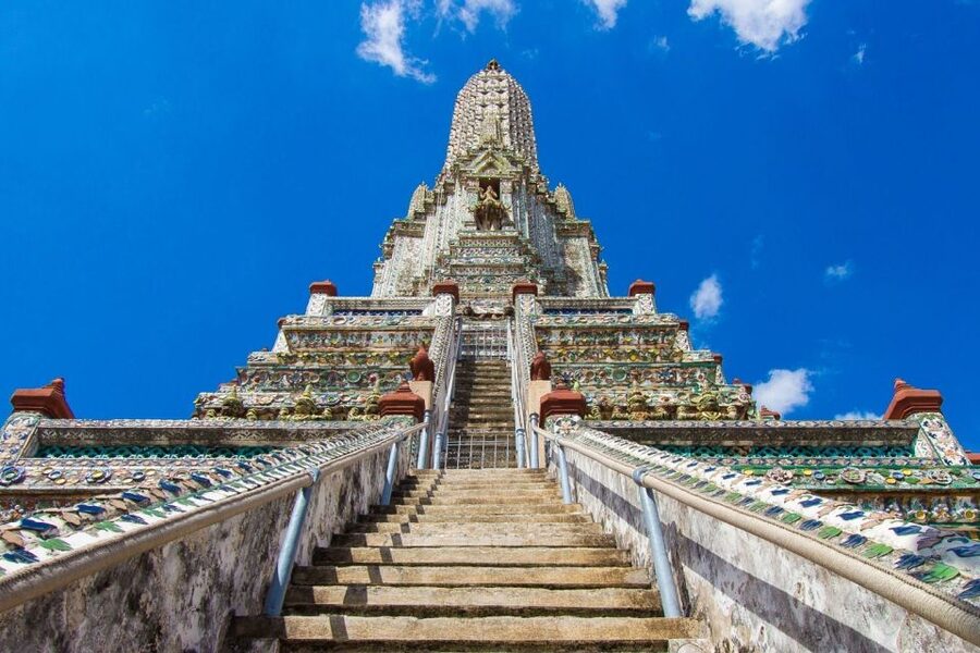 Bangkok: Historical Temples Tour & Hidden Bar at Sunset - What the guides add to the evening