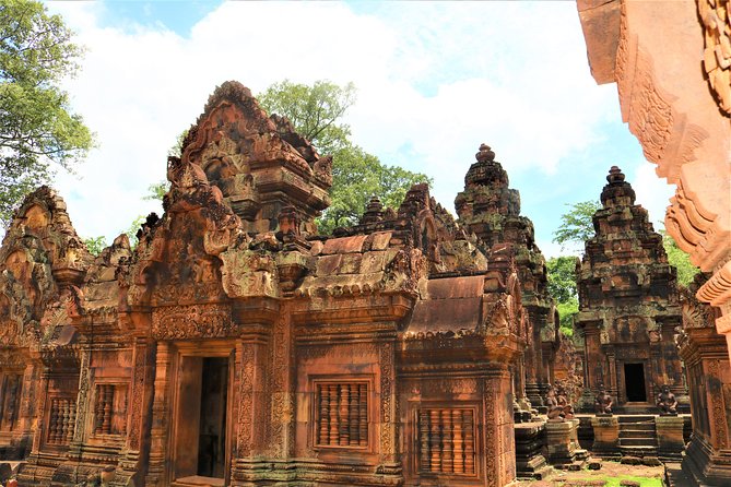 Banteay Srei and Grand Circuit Heritage Tour from Siem Reap - Phnom Bakheng and the sunset question