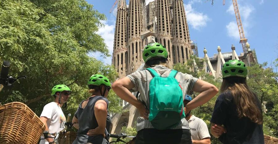 Barcelona: 2.5-Hour Bike or E-Bike Historical Tour - Why a bike is a smart way to see Gaudí