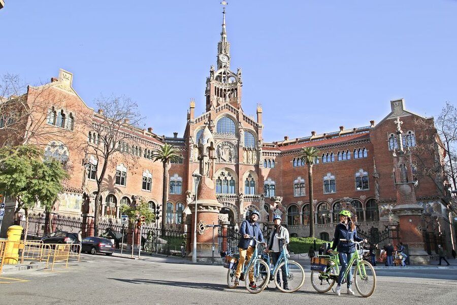 Barcelona: 2.5-Hour Bike or E-Bike Historical Tour - Starting beside Arc de Triomf