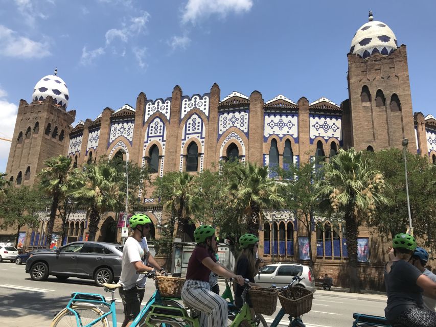 Barcelona: 2.5-Hour Bike or E-Bike Historical Tour - Casa Calvet and the change to Modernisme