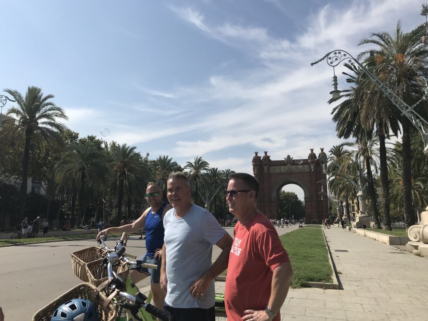 Barcelona: 2.5-Hour Bike or E-Bike Historical Tour - Casa Batlló and La Pedrera on Passeig de Gràcia