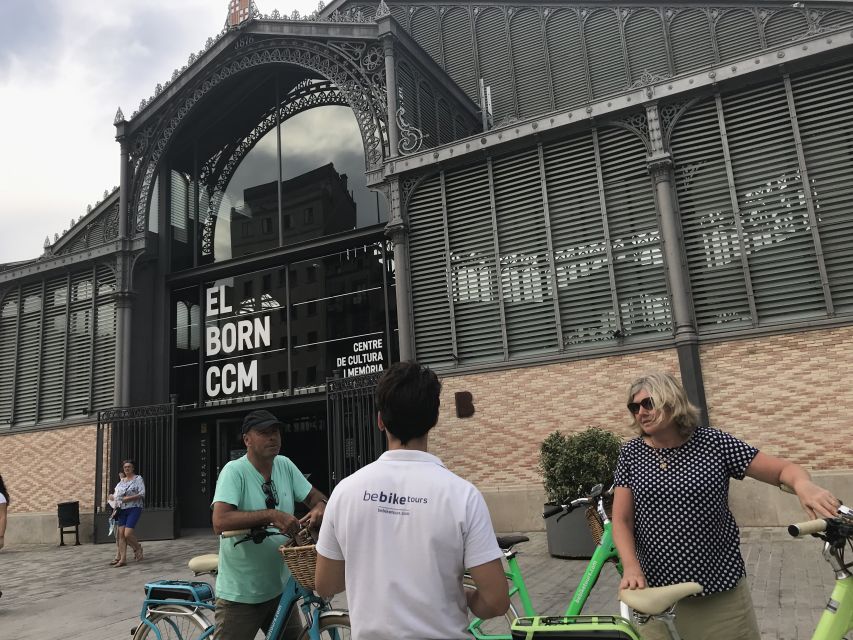 Barcelona: 2.5-Hour Bike or E-Bike Historical Tour - Ciutadella Park and the old city edge