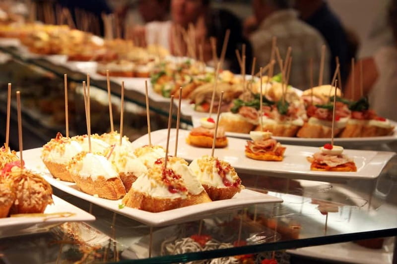 Barcelona: 3-Hour Sips, Sites & Bites Food & History Tour - El Born: old streets and the largest stretch of the walk