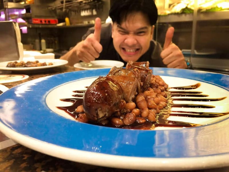 Barcelona: 3-Hour Sips, Sites & Bites Food & History Tour - What the guides add to the experience