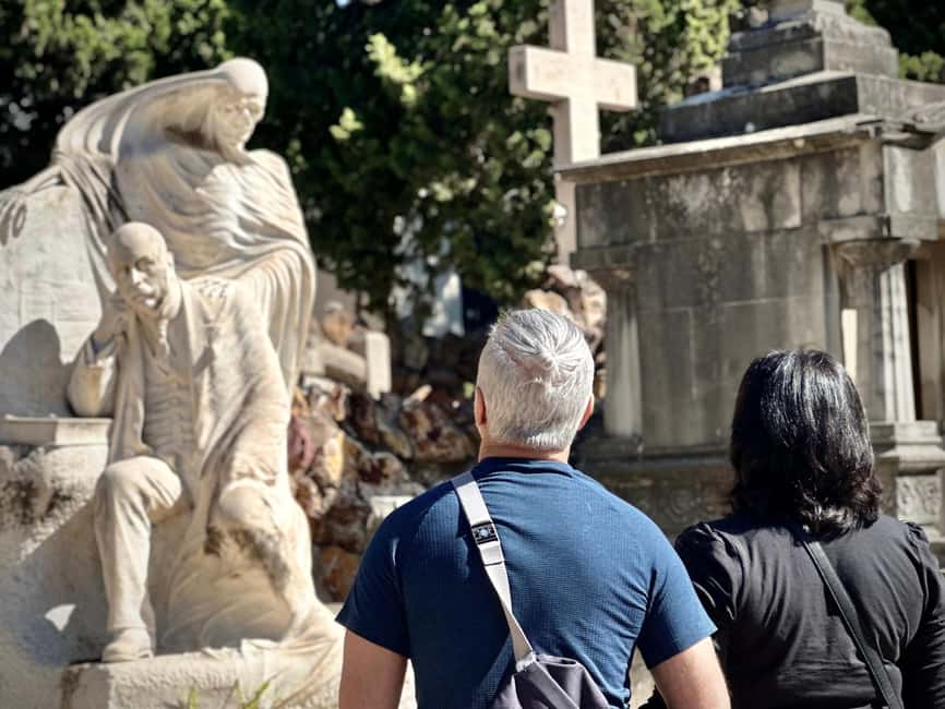 Barcelona: Cemetery Tour - Gothic Graves & Local History - Entering the huge hillside cemetery