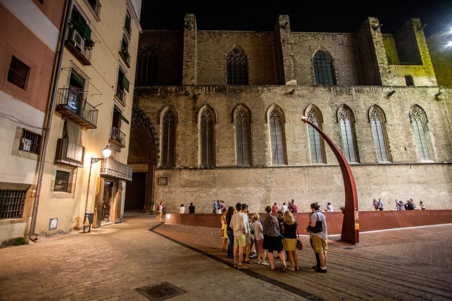 Barcelona: Dark History Night Walking Tour - Forgotten cemeteries and places of execution