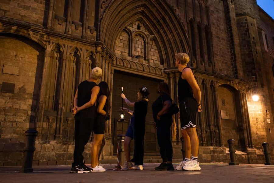 Barcelona: Gothic Quarter Tour Dark History & Ghosts Tour - Key points at a glance