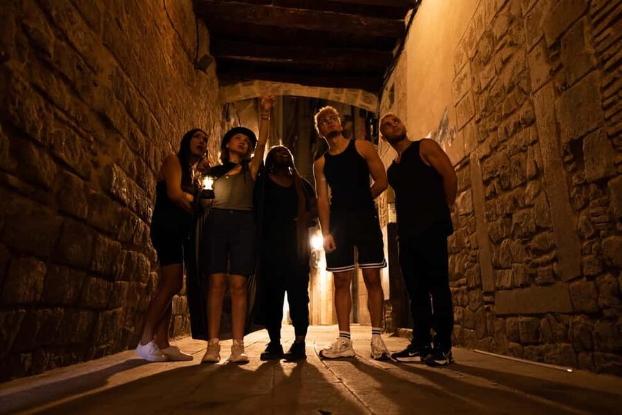 Barcelona: Gothic Quarter Tour Dark History & Ghosts Tour - What this Barcelona night tour is really about