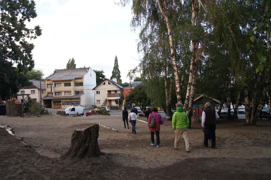 Bariloche: German Immigration and History Walking Tour - Diego’s guiding style and the language question