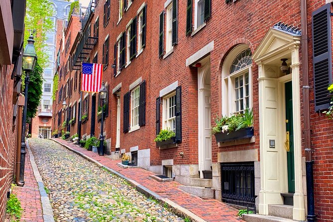 Beacon Hill Boston History + Photo Walking Tour (SMALL Group) - What Saba Alhadi does especially well