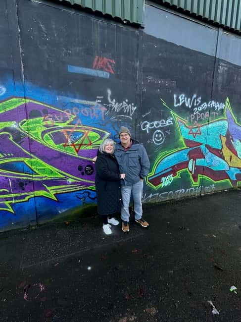 Belfast: Peacewall and Political History Black Taxi Cab Tour - Starting from your Belfast hotel