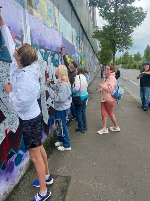 Belfast: Peacewall and Political History Black Taxi Cab Tour - Should you book the Belfast Peacewall cab tour?