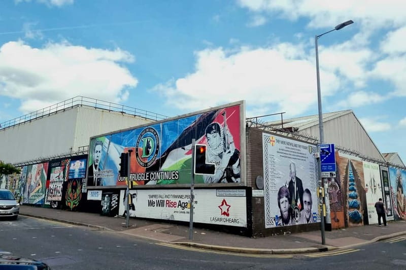 Belfast Walking Tour with a Local – History & Craic - Spirit of Belfast and the return to City Hall